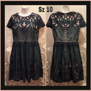 WOMENS LACEY FLORAL DRESS SIZE 10